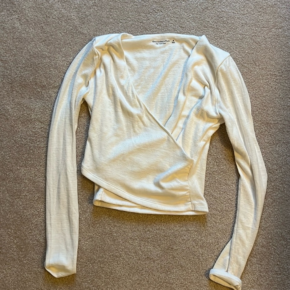 Soft and Cozy Abercrombie wrap crop - Medium